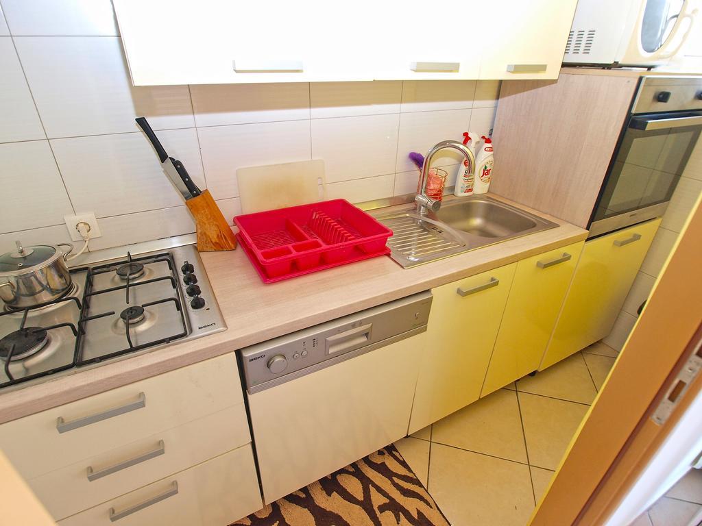 Apartments Tereza 1352 Пула Екстериор снимка