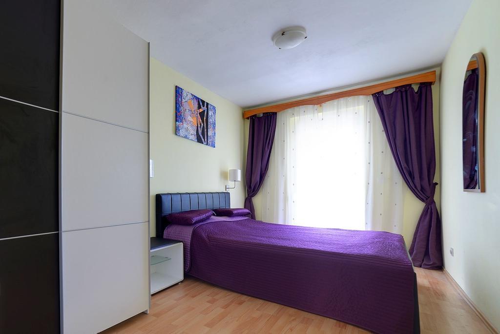 Apartments Tereza 1352 Пула Екстериор снимка